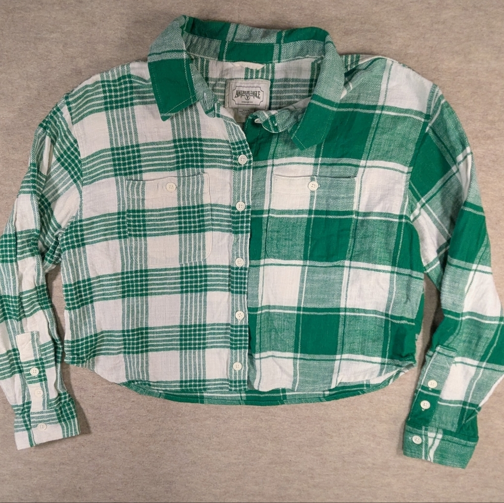 American Eagle Green & Off White Plaid Cropped Button Up Shirt Med Light Flannel